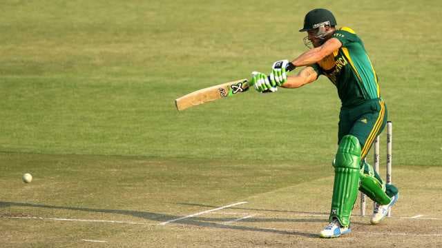 Du Plessis steals the strike, literally