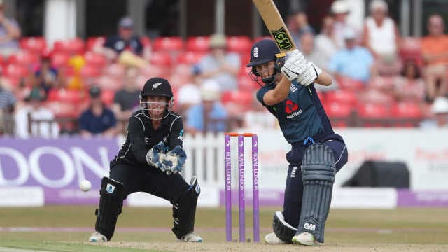 Amy Jones guides Loughborough Lightning into finals day