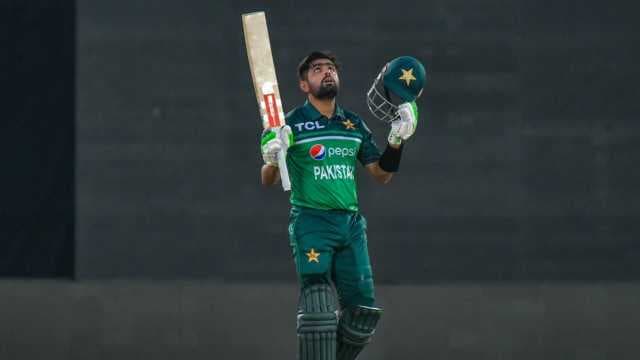 Pakistan crush New Zealand by 102 runs to become No. 1 ODI team