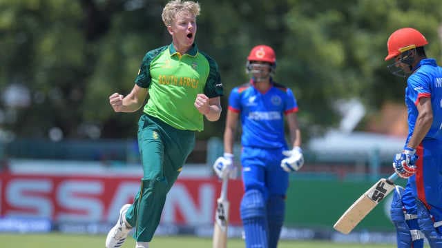 Tiaan van Vuuren claims 11 in the match as South Africa A maul Lions