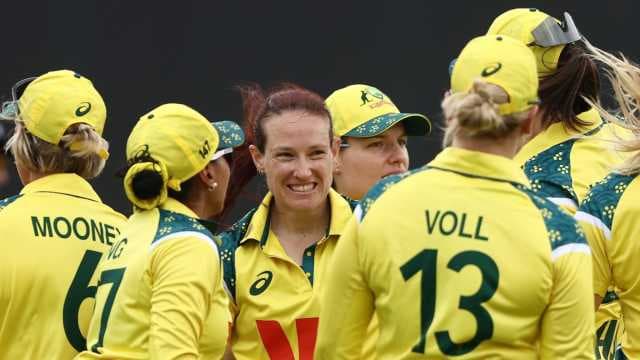 Swingin' Schutt sets up ODI series sweep for Australia with 4 for 16