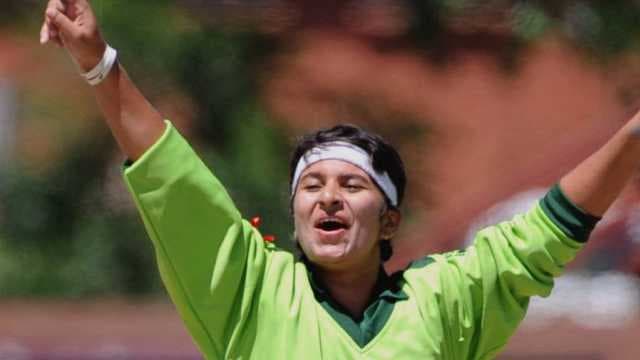 Mixed opening day for Pakistan