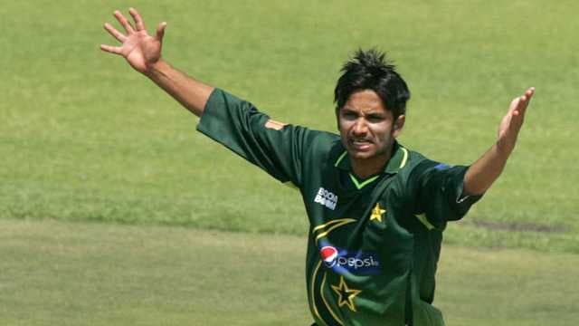 Sialkot go top after Amjad ton