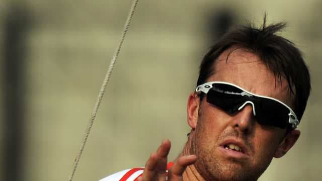 Chastened England aim to stay at No. 1