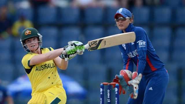 Aus pressure cracked England