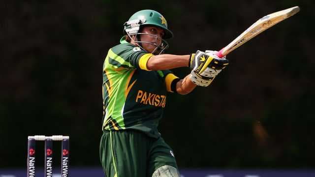 Pakistan hold nerve for historic win