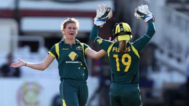 Jonassen spins Australia to victory