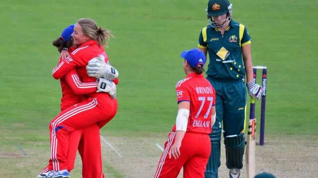 Greenway, Sciver guide England to 3-0