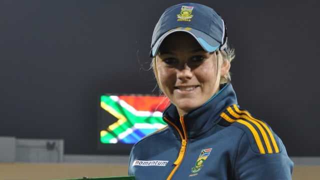 SA rout Ireland for 53 to reach final
