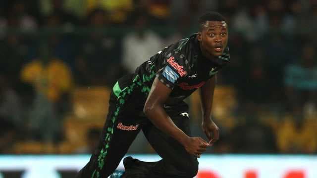 Titans pip Warriors to playoff spot
