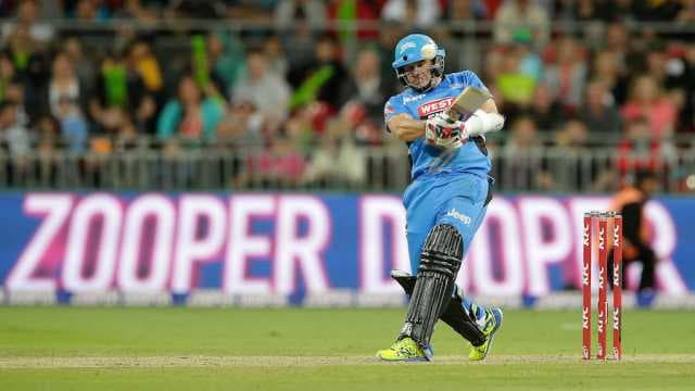 Hodge heroics stuns Karachi Kings