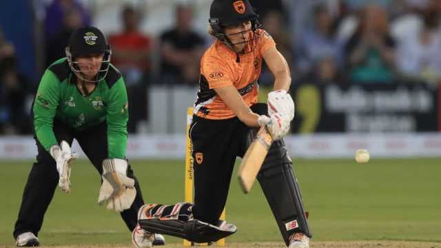 Edwards announces professional retirement