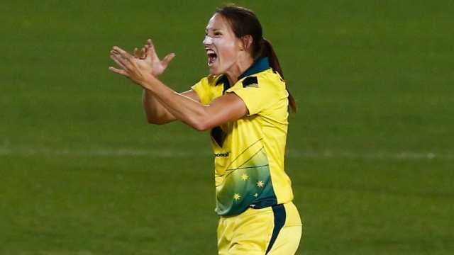 Kimmince, Perry inflict crushing England defeat