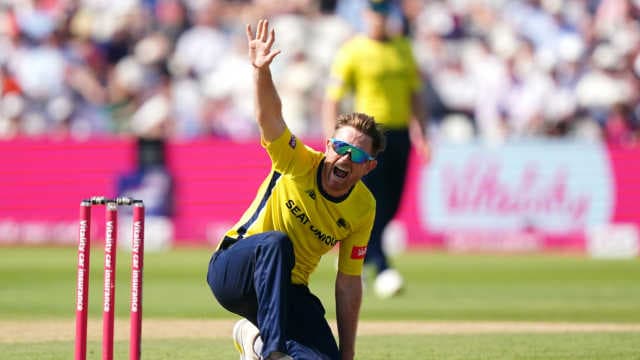 Dawson seven-for demolishes Warwickshire as Hampshire reach Metro Bank final