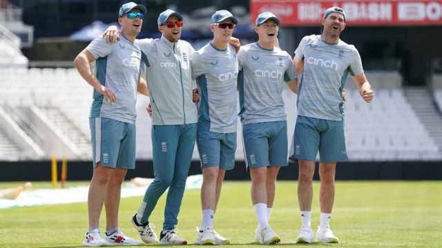 What is the biggest difference between player numbers in the same Test team?