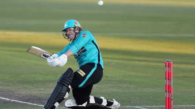 All-round Heat overpower Hurricanes to move into Challenger