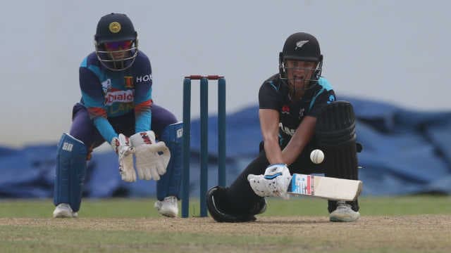 Spinners and Bates combine to give New Zealand 1-0 lead