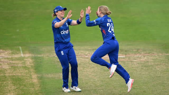 Rain prevents England push after Sri Lanka struggle with bat again