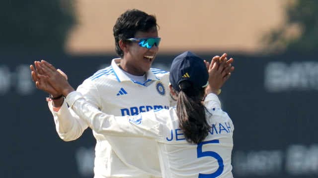 Muzumdar: Deepti is the 'Ben Stokes of the team'