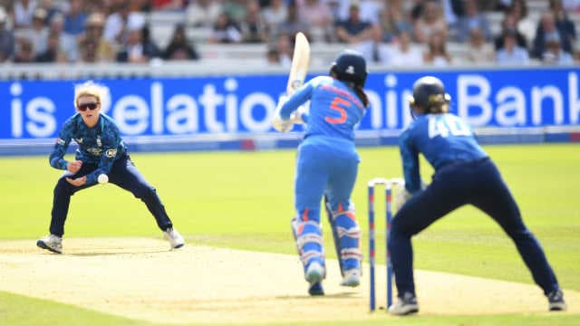 England seek 'momentum shift' in deciding ODI against India