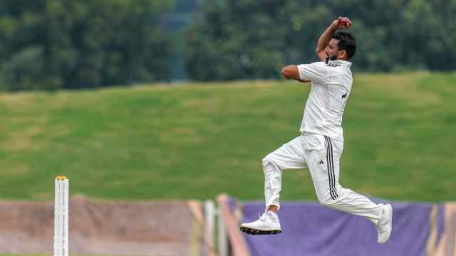 Shami rages against the dying of the light, seam still bolt upright