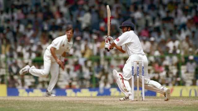 Tendulkar outwits Warne