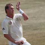 Lee retires from Tests but aims for 2011 World Cup