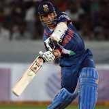 Australia survive terrific Tendulkar