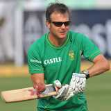 SA board retains van Zyl, Smith