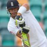 Pietersen knee trouble flares again