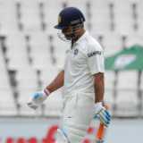 Dravid: Dhoni needs to take risks to win overseas