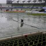 Hosts use rain delays to keep 'minds fresh'