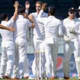 Anderson, Broad skittle Pakistan for 234