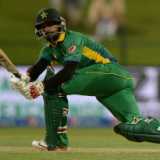 Hafeez, Azhar agree on unconditional return to camp