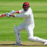 Trescothick's Somerset milestone wards off Warks