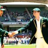 Du Plessis rides the storm, feels the love