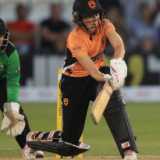 Edwards announces professional retirement