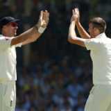 Overton plays on despite cracked rib
