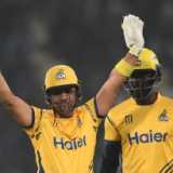 Dominant Kamran Akmal propels Peshawar into final