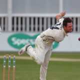Matt Henry makes merry with bat and ball as Somerset turn screw on Middlesex