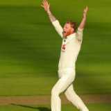 Wickets tumble but Yasir Shah's four-for gives Pakistan the edge