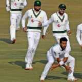 Pakistan build lead to stay ahead despite South Africa's fight back