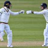 van Buuren century trumps one from Foakes as Gloucs pounce