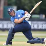 Wood hits 55-ball ton for seal win