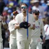 England march to 1-1 with Ollie Robinson five-for
