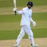 Warwickshire stayin' alive in fight for Division One survival