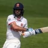 Shane Snater keeps Essex in the game with career-best 79*
