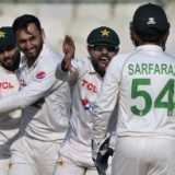 Pakistan claw back after big Conway and Latham stand