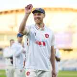 Essex state their Championship case with comprehensive victory over Middlesex
