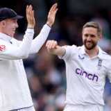 Woakes' guile and guts ignite England to seize their moment